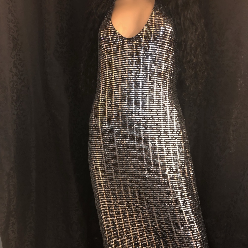 Knee length midi dress super fitted has stretch